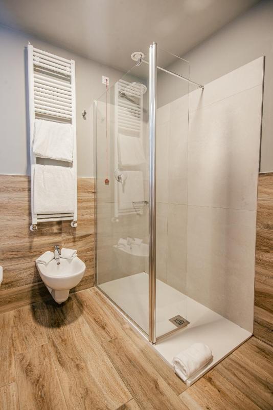 Double Room with Extra Bed image 4