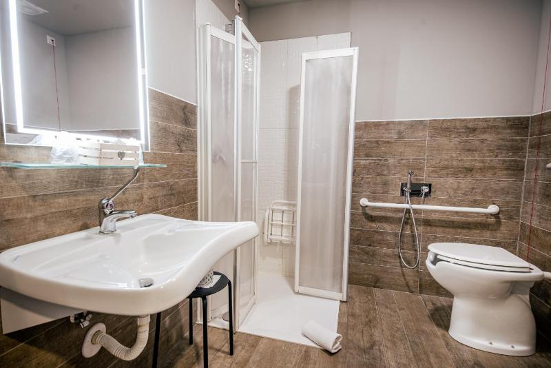 King Room - Disability Access image 3