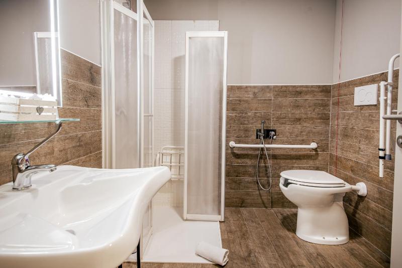 King Room - Disability Access image 2
