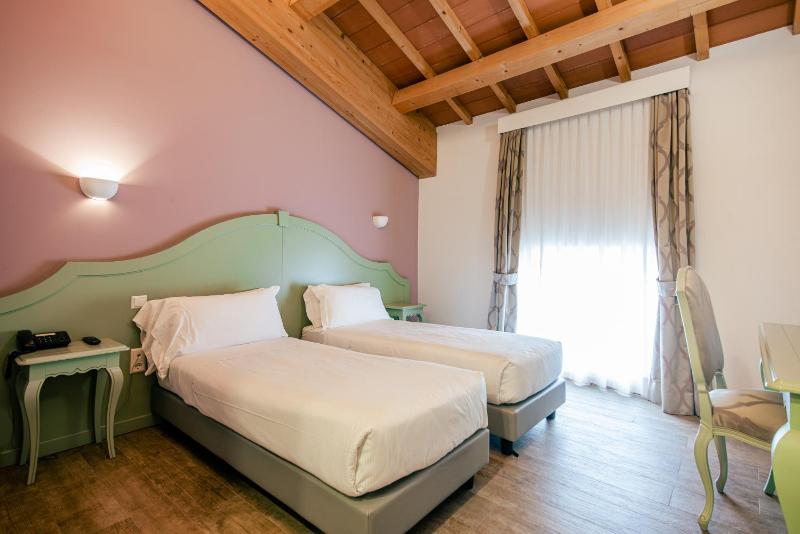 Classic Double or Twin Room image 1