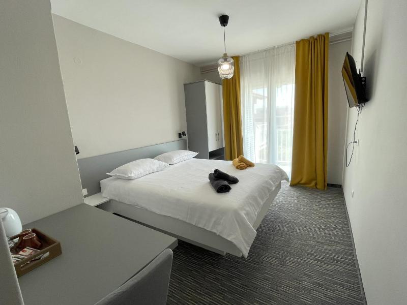 Double Room with Private Bathroom image 3