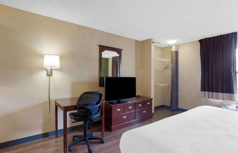 Efficiency Double Room with 2 Double Beds – Non-Smoking image 3