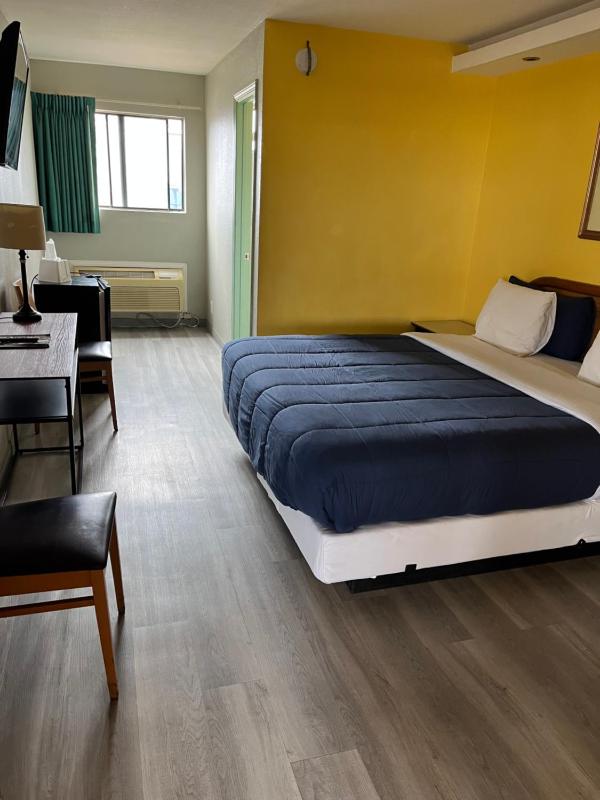 King Room image 3