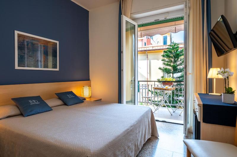 Double or Twin Room with Balcony image 4