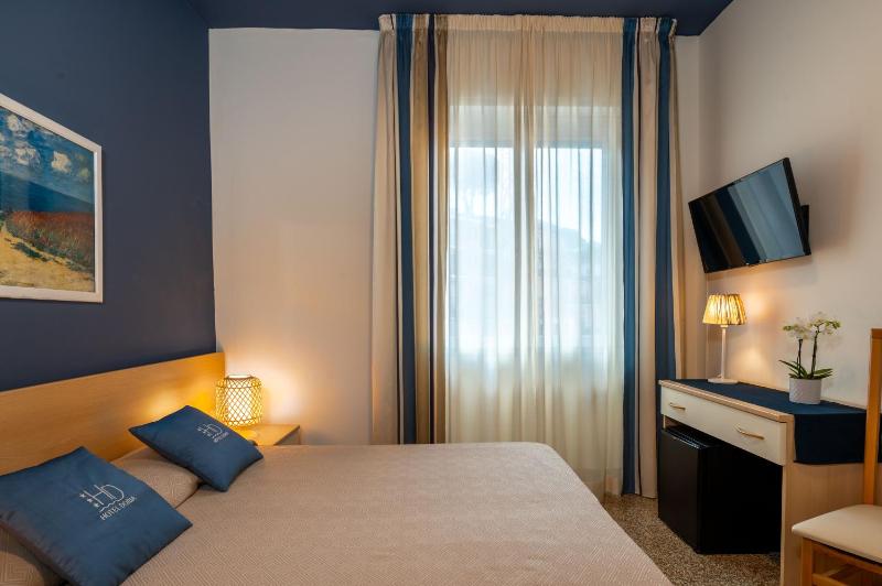 Double Room image 2