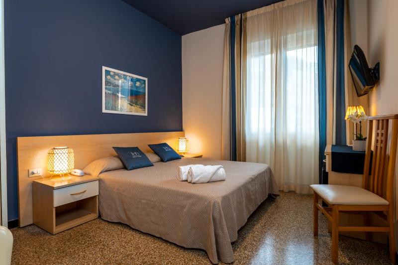 Double Room image 1