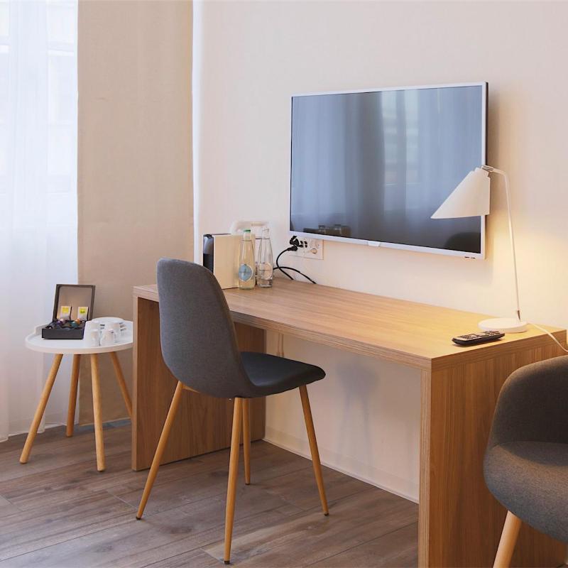 Small Single Room image 3