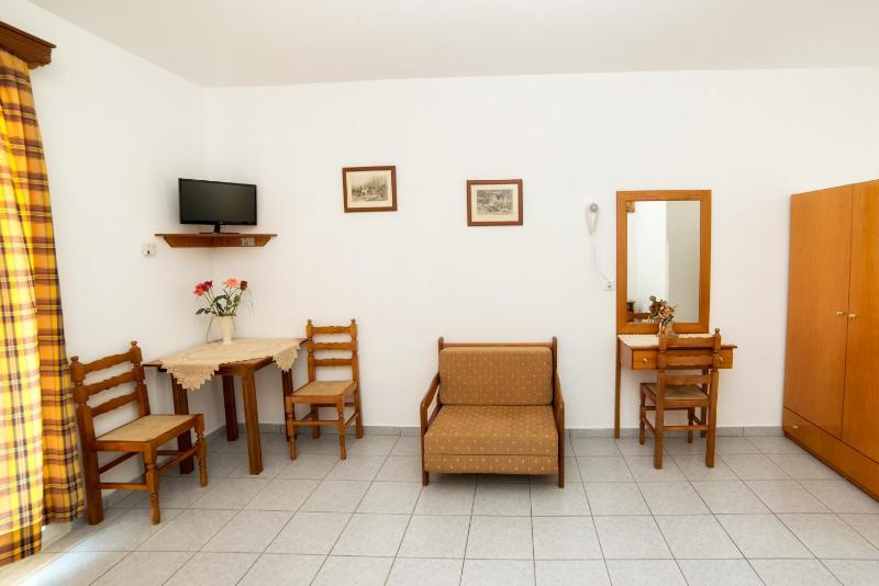 Studio with Sea View (2 Adults) - Second Floor image 4