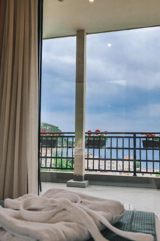 Presidential Suite with Sea View image 3
