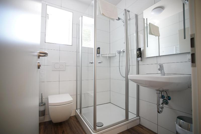 Standard Single Room image 3