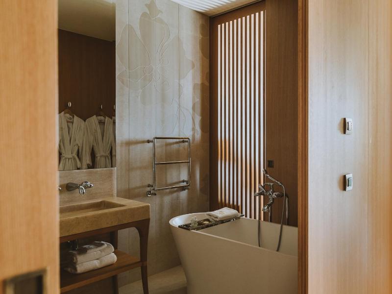 Champagne Junior Suite image 4