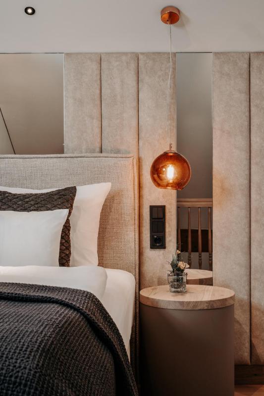 Deluxe Double Room with Balcony image 3