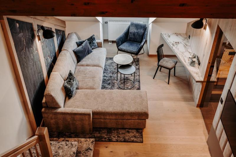 Deluxe Double Room with Balcony image 4