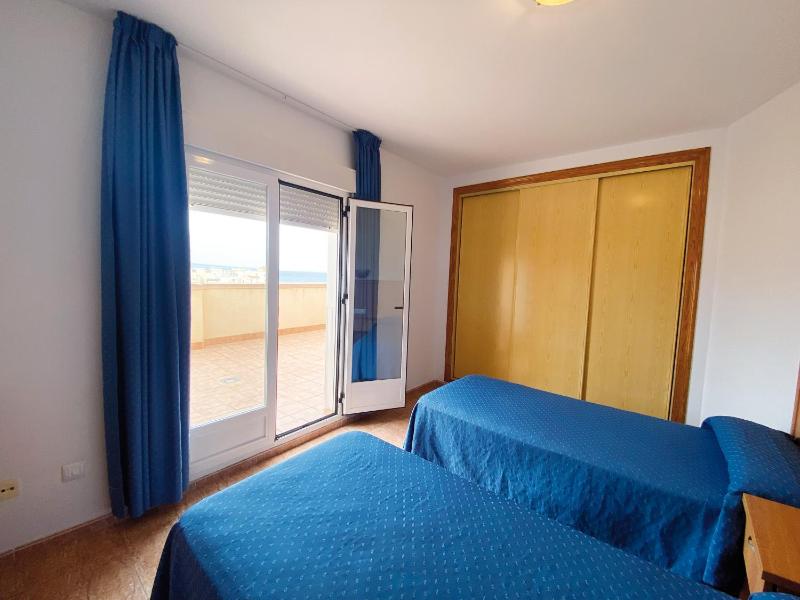 One-Bedroom Apartment with Sea View image 4
