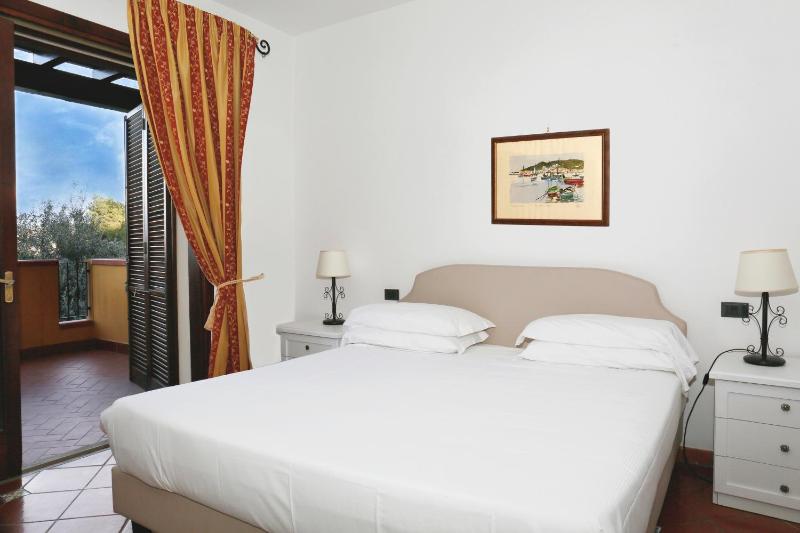 One-Bedroom Suite with Park View image 1