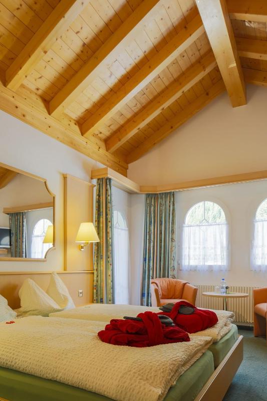 Double Room with Balcony image 4