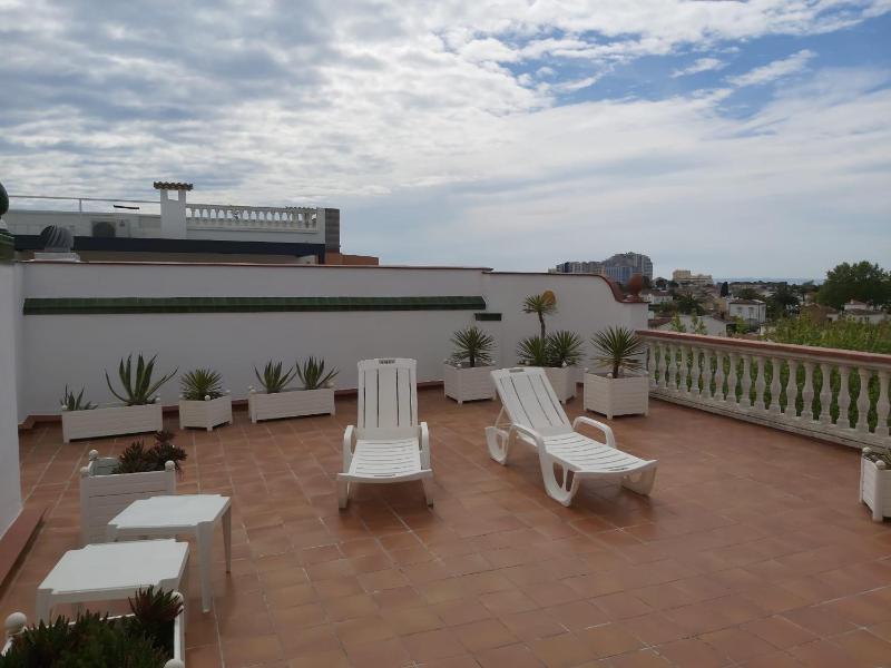 APARTAMENT AMB GRAN TERRASSA - image 3