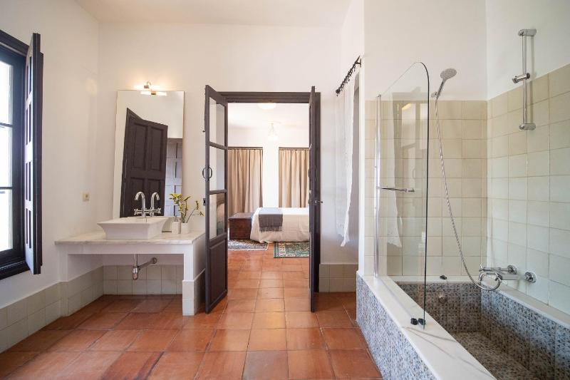 La Casa 1832 Boutique - image 35