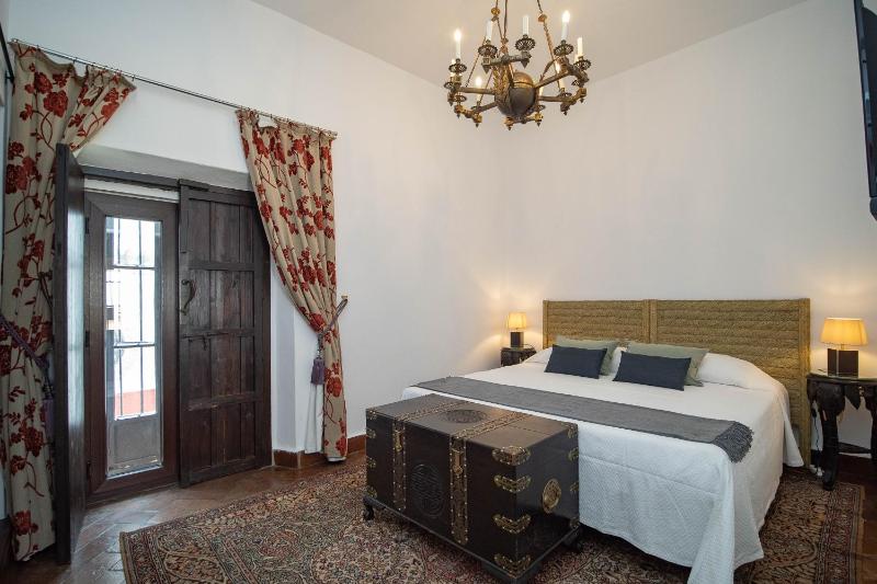 La Casa 1832 Boutique - image 36