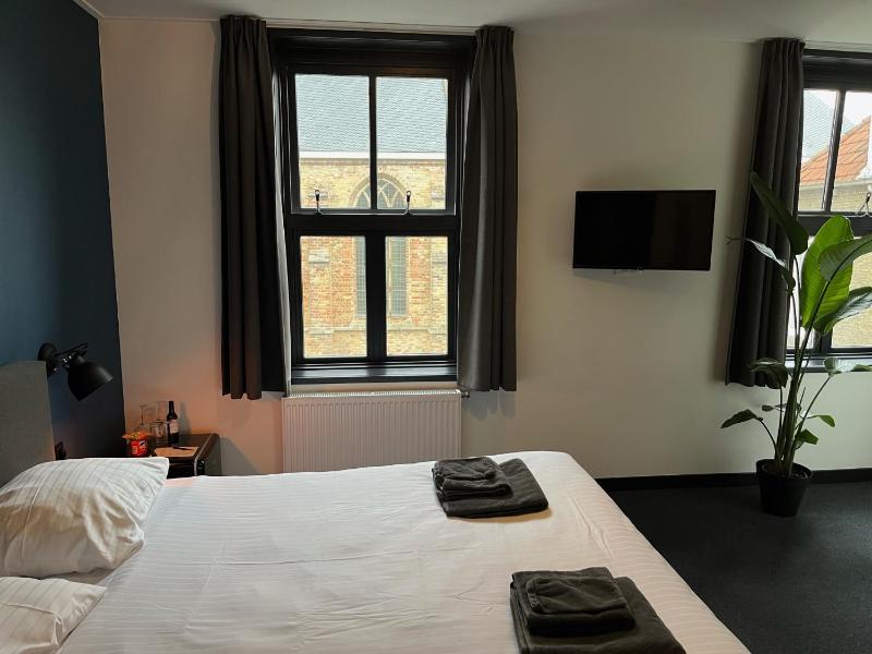 Twin Room image 1