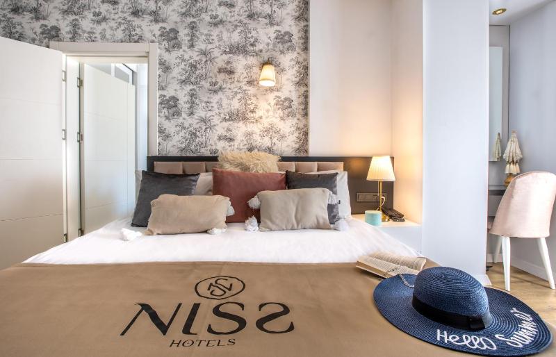 Superior Double Room image 2