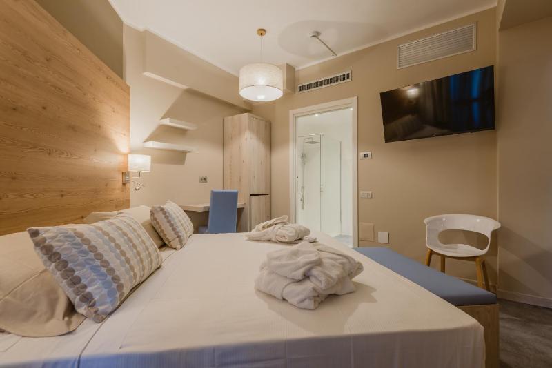Family Suite with Balcony image 4