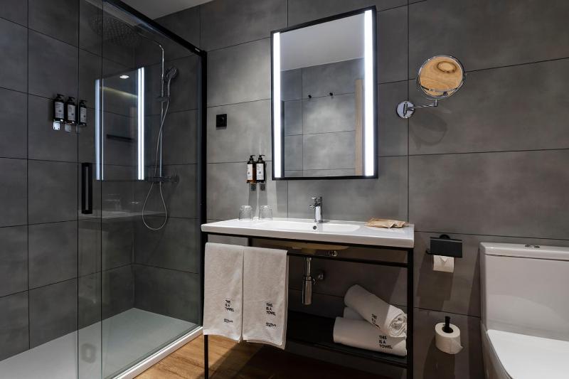 Triple Room (3 Adults) image 4