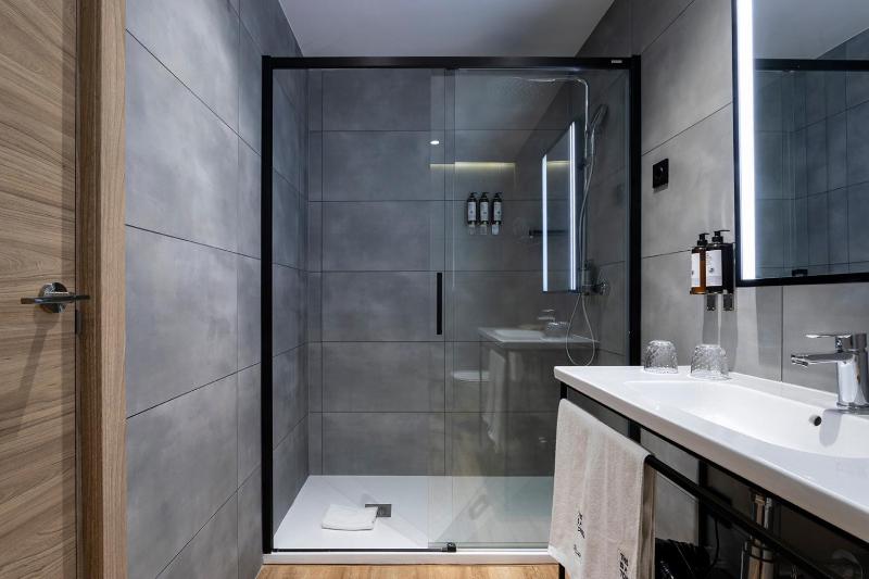 Triple Room (3 Adults) image 1