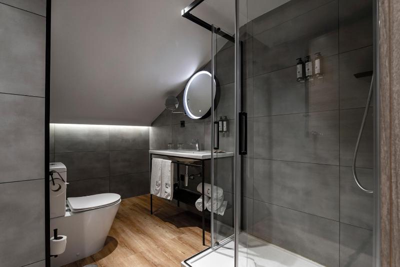 Quintuple Room (5 Adults) image 4