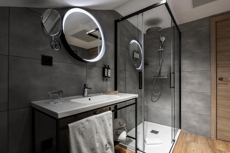 Quintuple Room (5 Adults) image 3