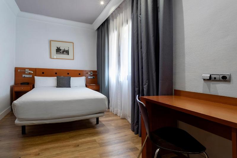 Small Double Room  (1-2 Adults) image 4