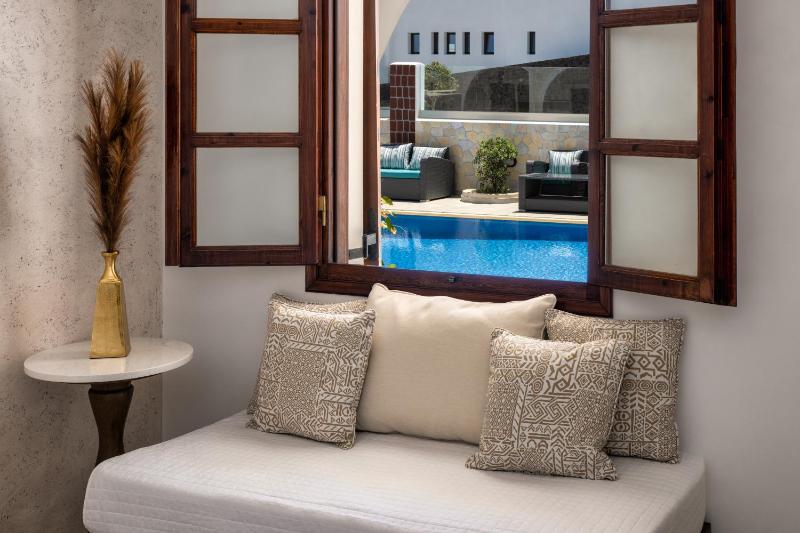 Standard Room Pool View image 1