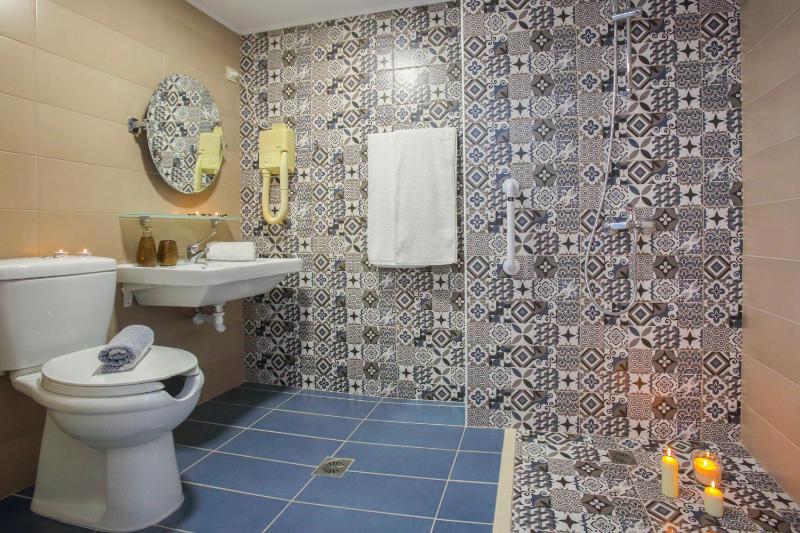 Superior One-Bedroom Apartment (2 Adults) image 3