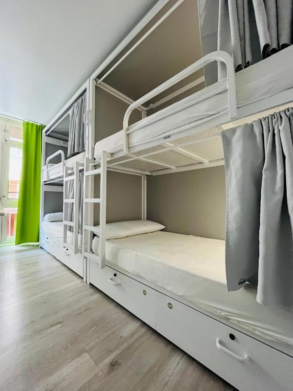 Single Bed in 8-Bed Mixed Dormitory Room image 4
