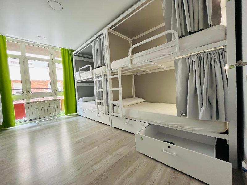 Single Bed in 8-Bed Mixed Dormitory Room image 1