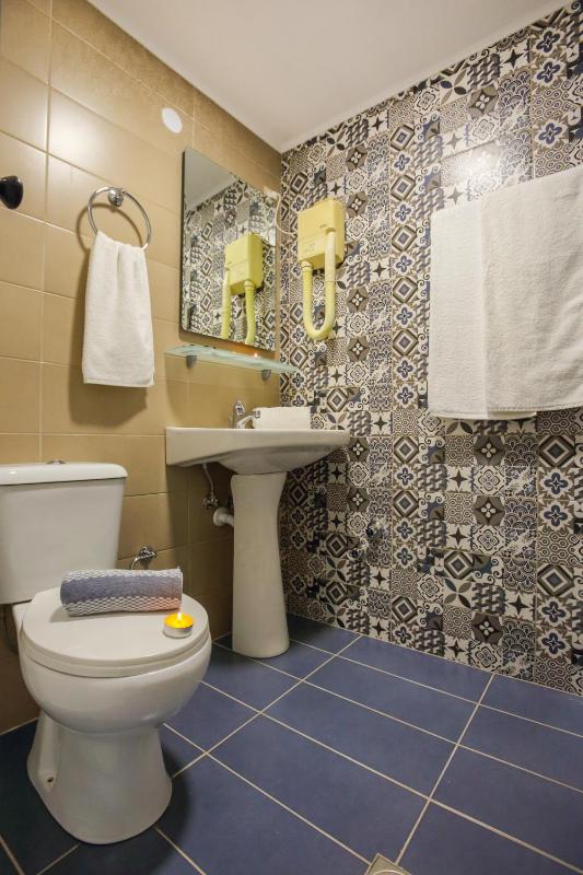 Superior One-Bedroom Apartment (3 Adults) image 3