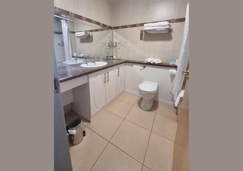 Deluxe Double Room with Sea View image 4