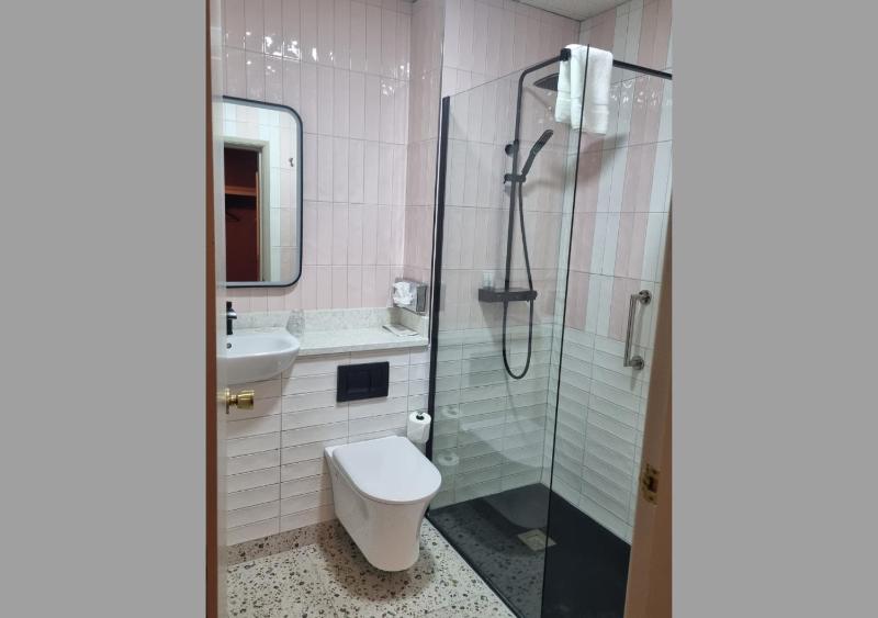 Deluxe Double Room with Two Double Beds image 1