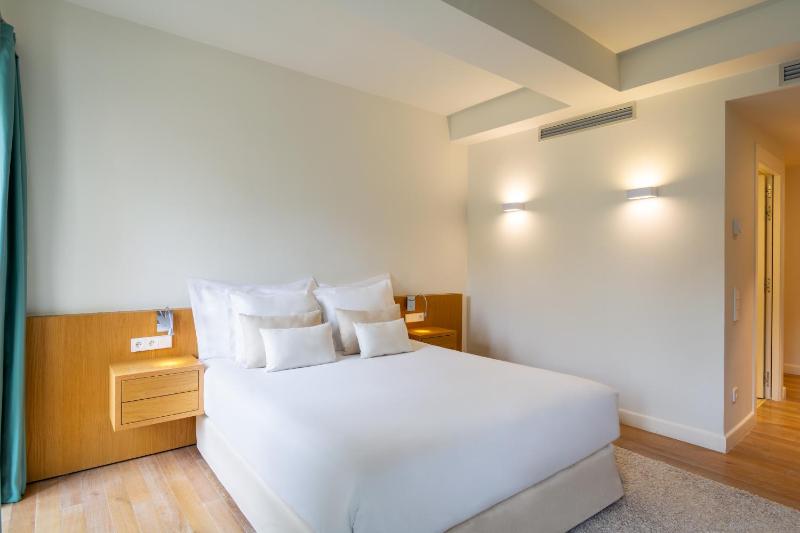 Superior Double Room image 3