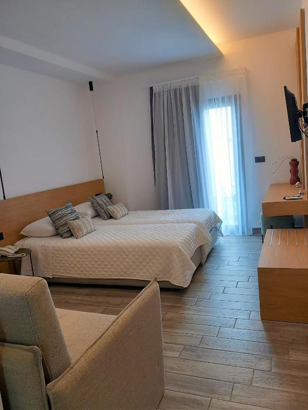 Superior Triple Room image 1