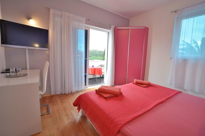 Double Room image 3