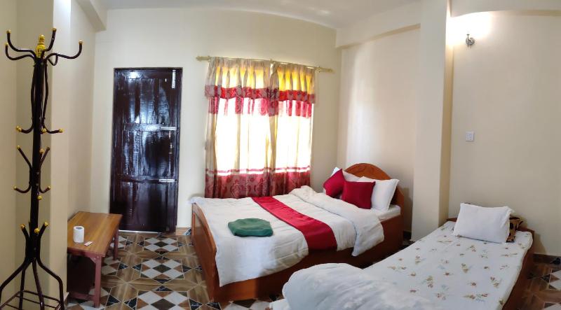 Deluxe Double Room (2 Adults + 1 Child) image 2