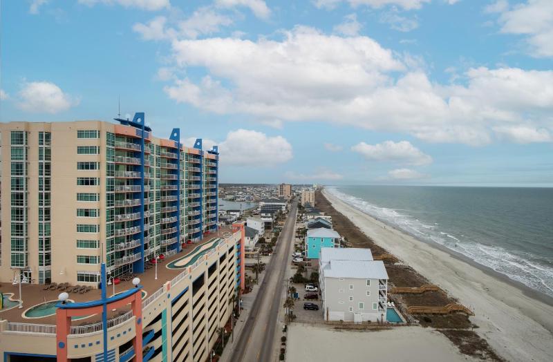 One-Bedroom Suite with Boulevard View image 2