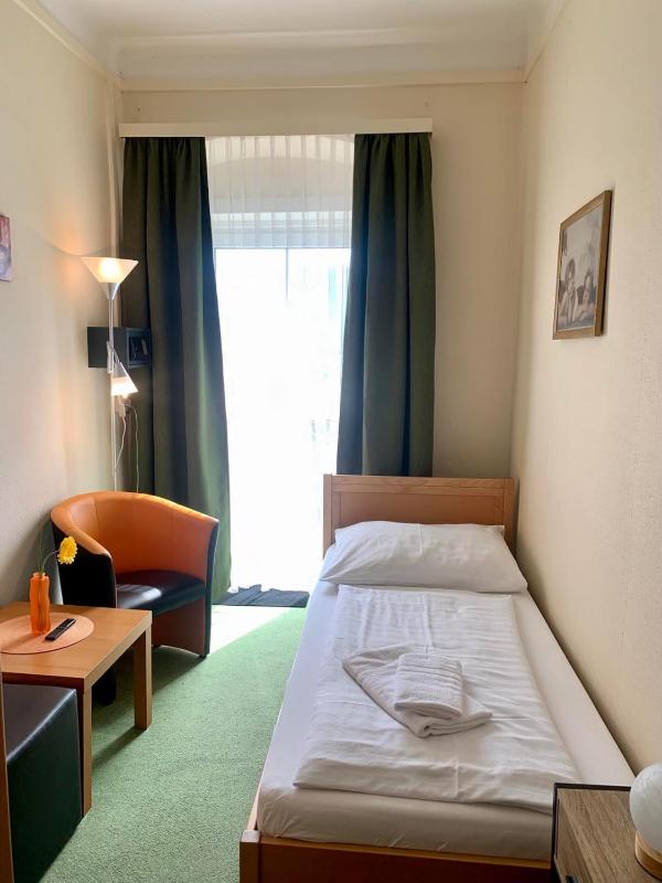 Single Room image 4