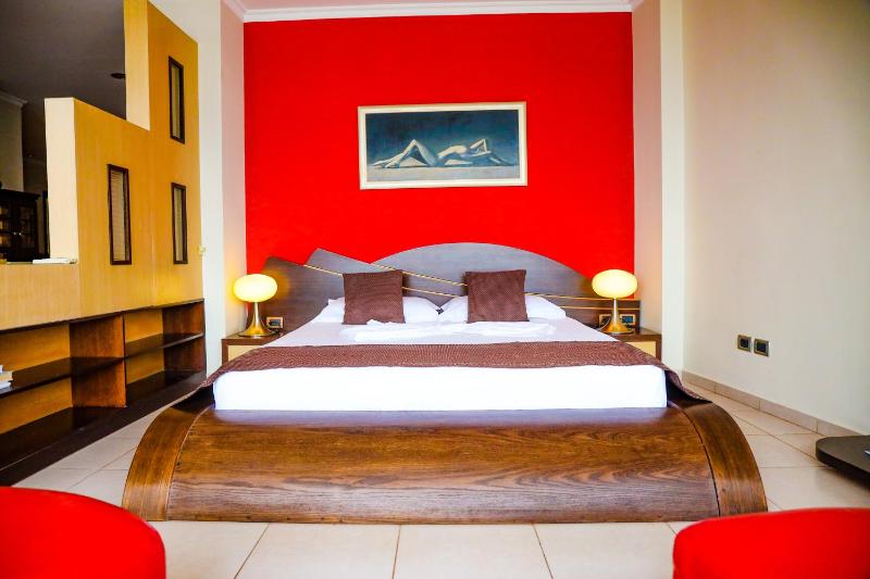 Suite with Balcony and Sea View image 1