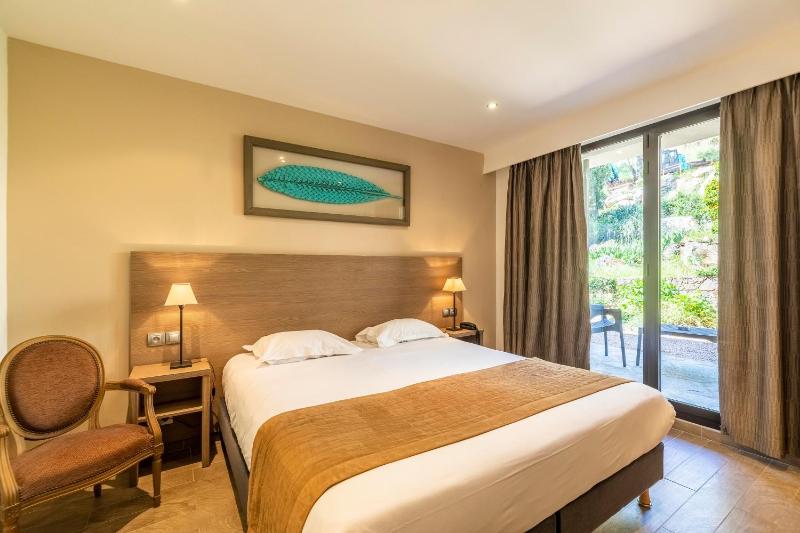 Double Room with Terrace - Garden Side image 3