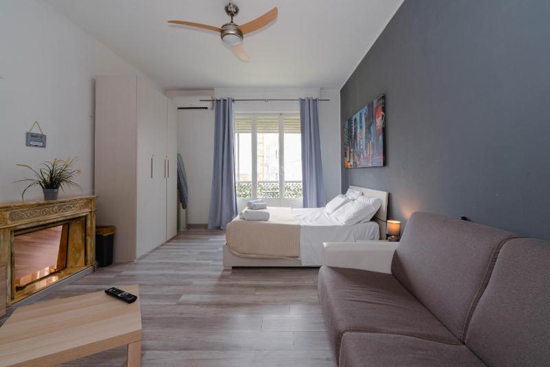 Double or Twin Room with Shared Bathroom image 1