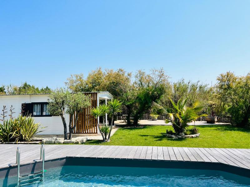 Cabane le Flamant avec jardin, piscine et parking Images