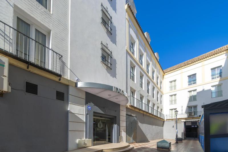 Apartamentos Magna Sevilla - image 3