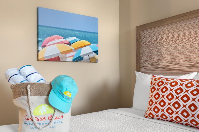 Standard Queen Room with Partial Ocean View image 4